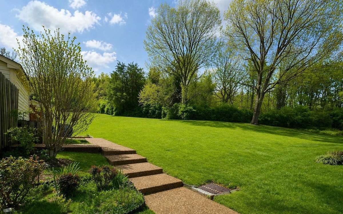 Picture-perfect green space for outdoor enjoyment and entertaining.