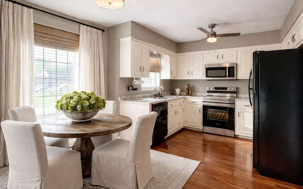 Cozy eat-in kitchen, stainless steel appliances, new lighting, large windows, complemented by an illustrated visual use of the space.