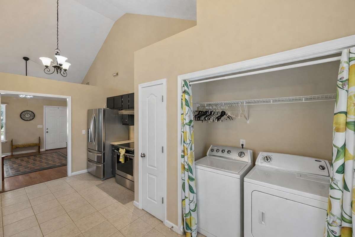 Utility closet with washer & dryer that remain! 2739 Oxford Hall Ave. Murfreesboro, TN 37128