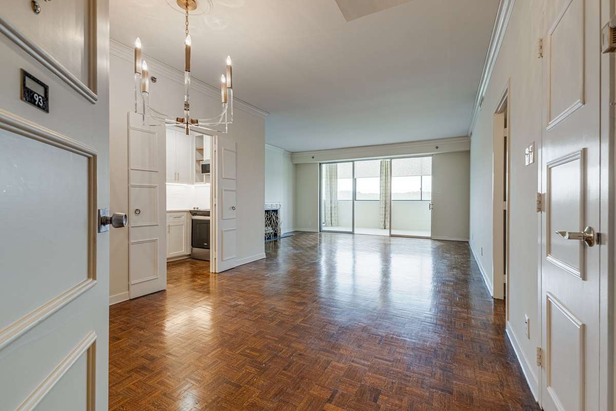 Bright and tastefully renovated, Unit 93 greets guests with gleaming parquet floors, creamy white paint, and rich wood trim.