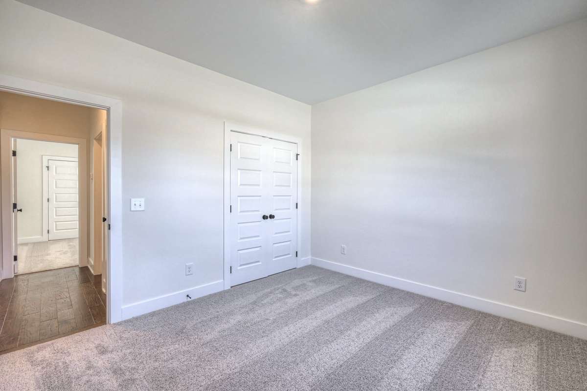 This photo is a sample of the Heartland floorplan.  Options and exterior will vary depending on customer selections and preferences.