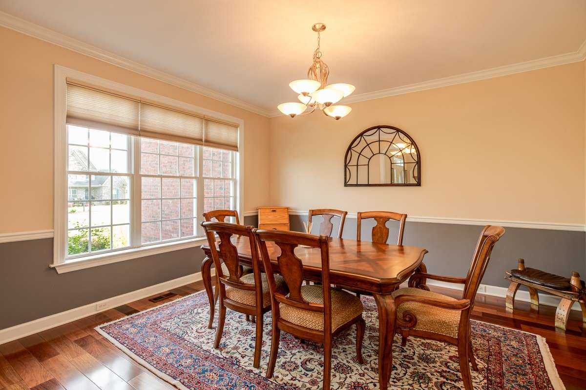 Separate formal dining room