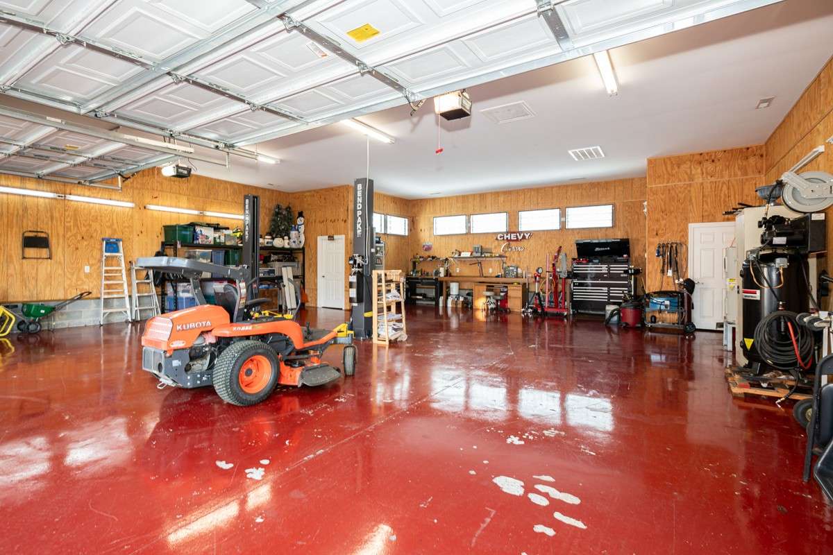 Detached Garage/Workshop
