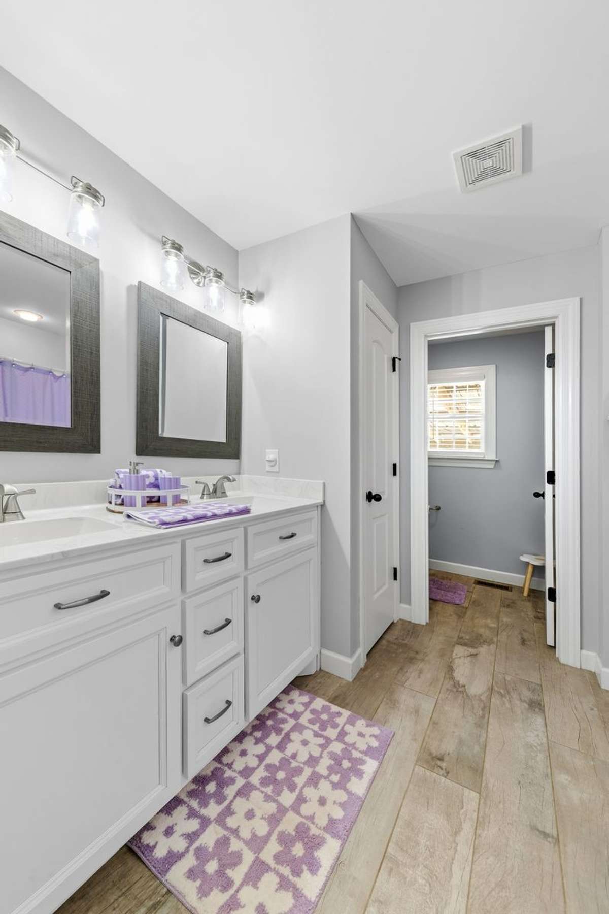 Hall bath with double sinks