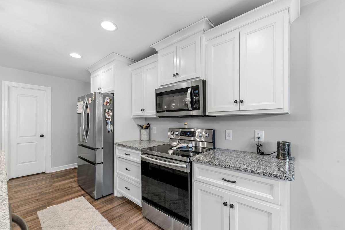 Beautiful granite and cabinets
