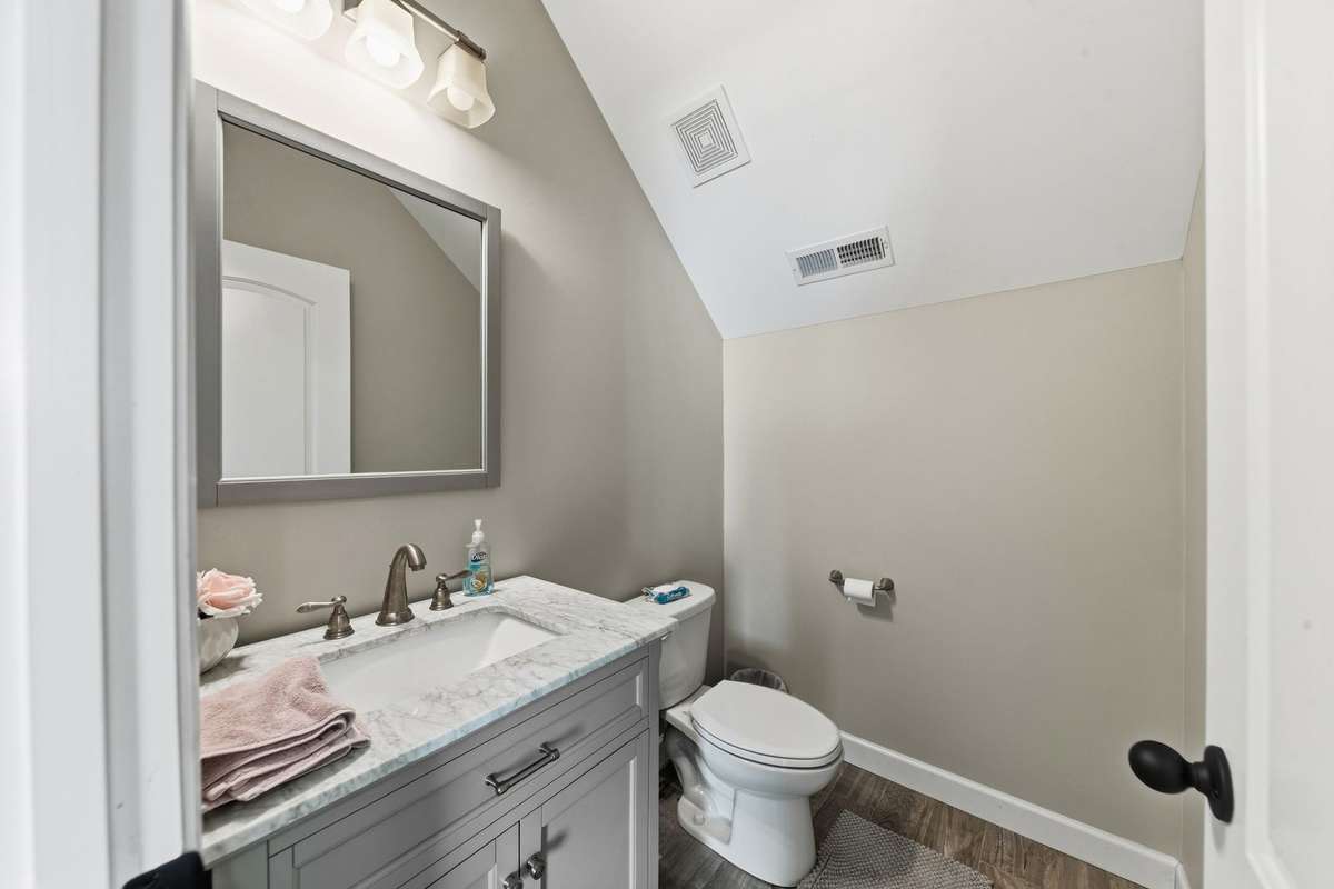 Bath in bonus room if you need 5 bedrooms this would be great