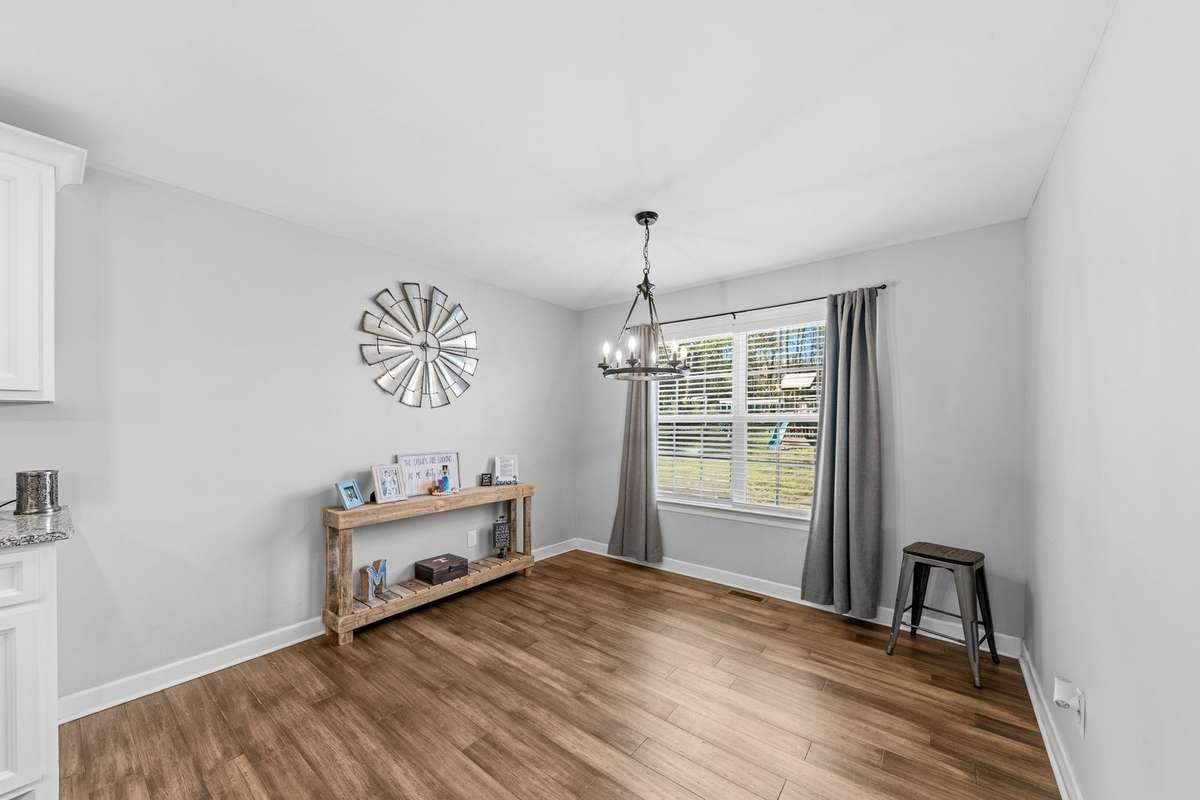 Large eat in area off the kitchen