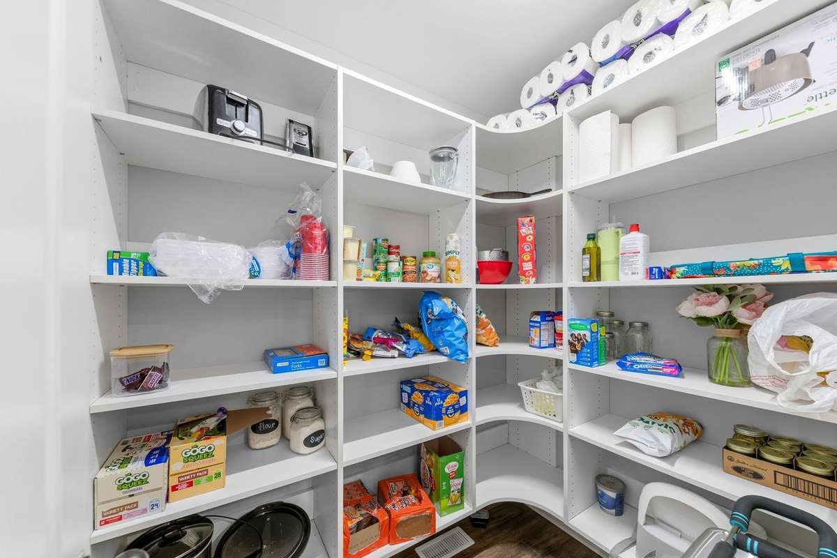 Walk in pantry