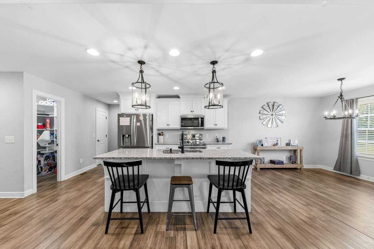Kitchen with bar