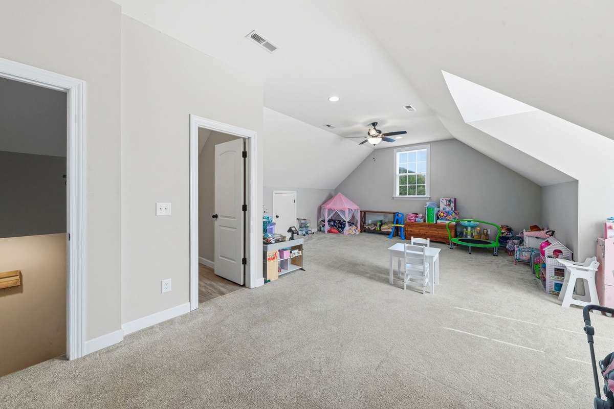 Bath in bonus room