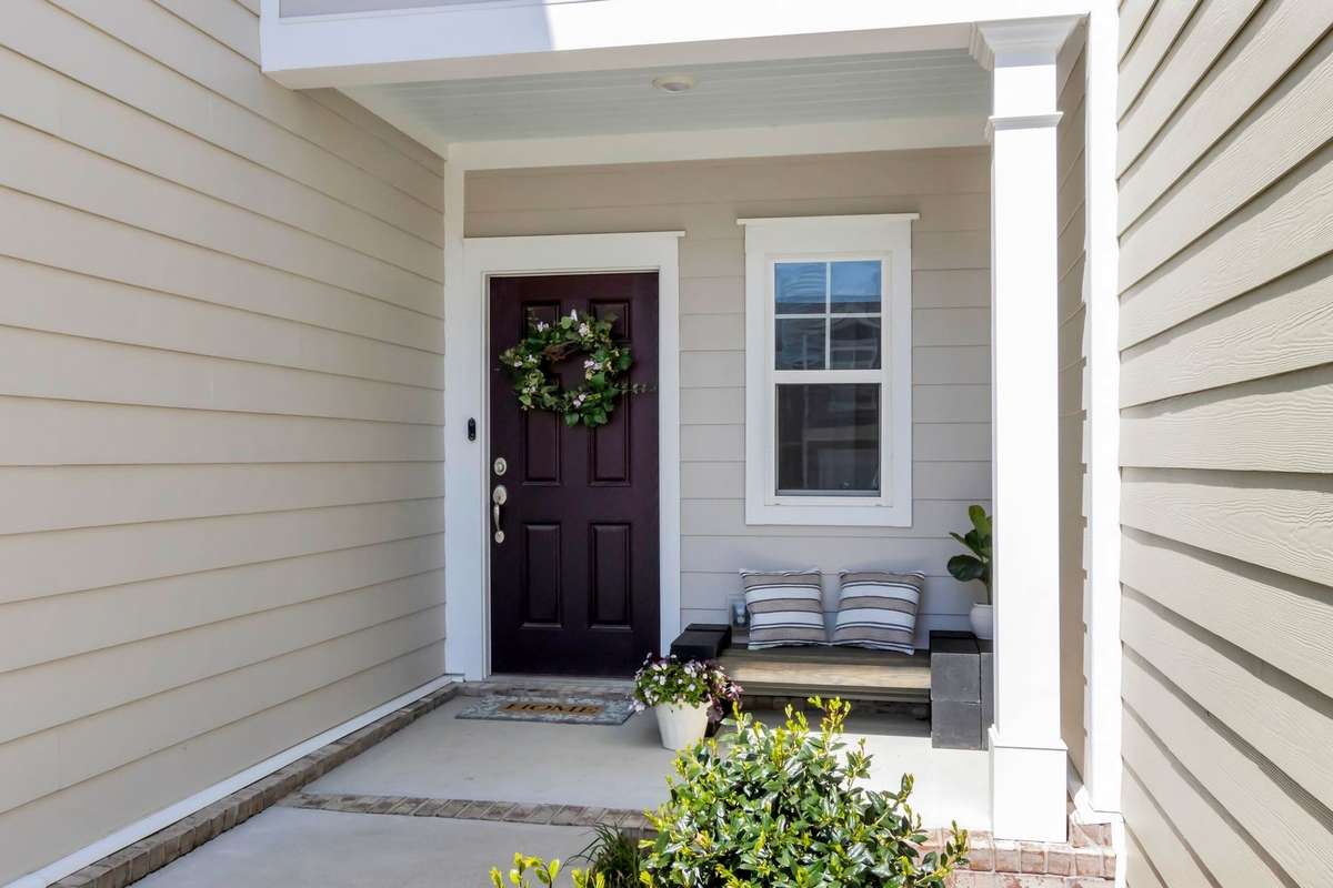 Welcome home to 6633 Hanworth Trace, a delightful 3BR/2.5BA townhome with 1-car front entry garage!