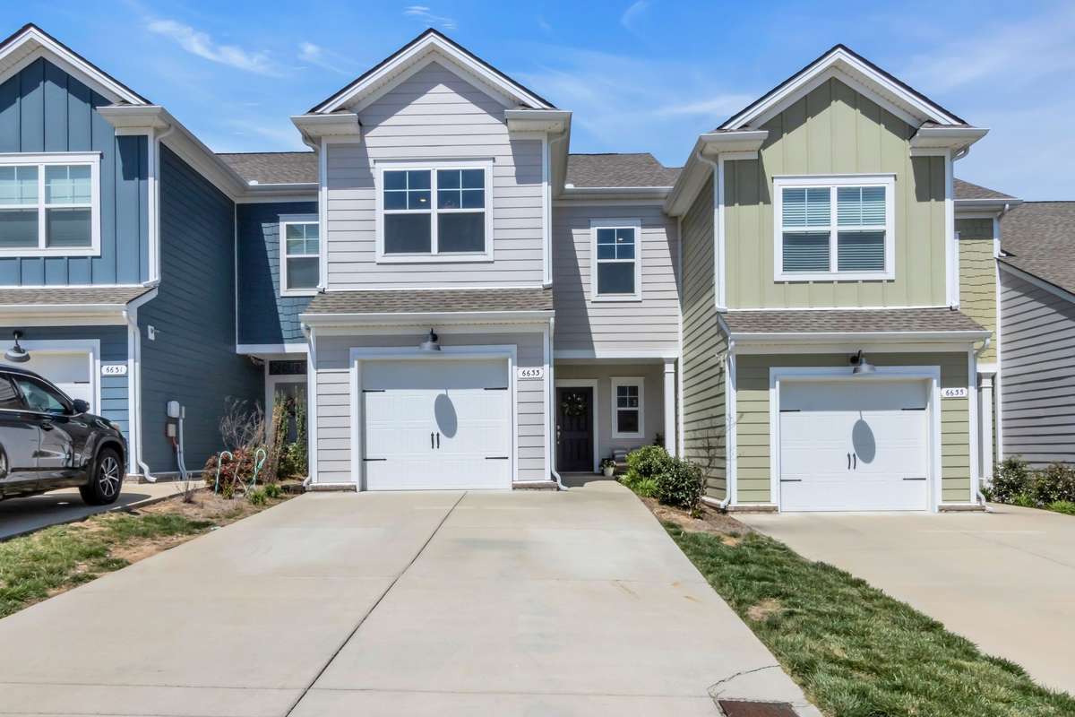 Welcome home to 6633 Hanworth Trace, a delightful 3BR/2.5BA townhome with 1-car front entry garage!