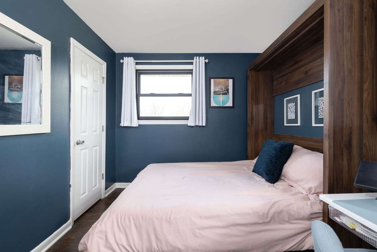 Murphy/wall bed bed can convey