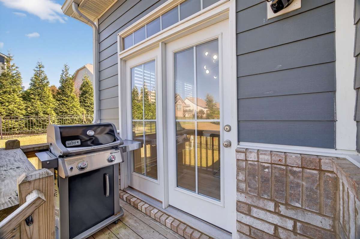 The landing deck can accommodate a grill for easy outdoor cooking.