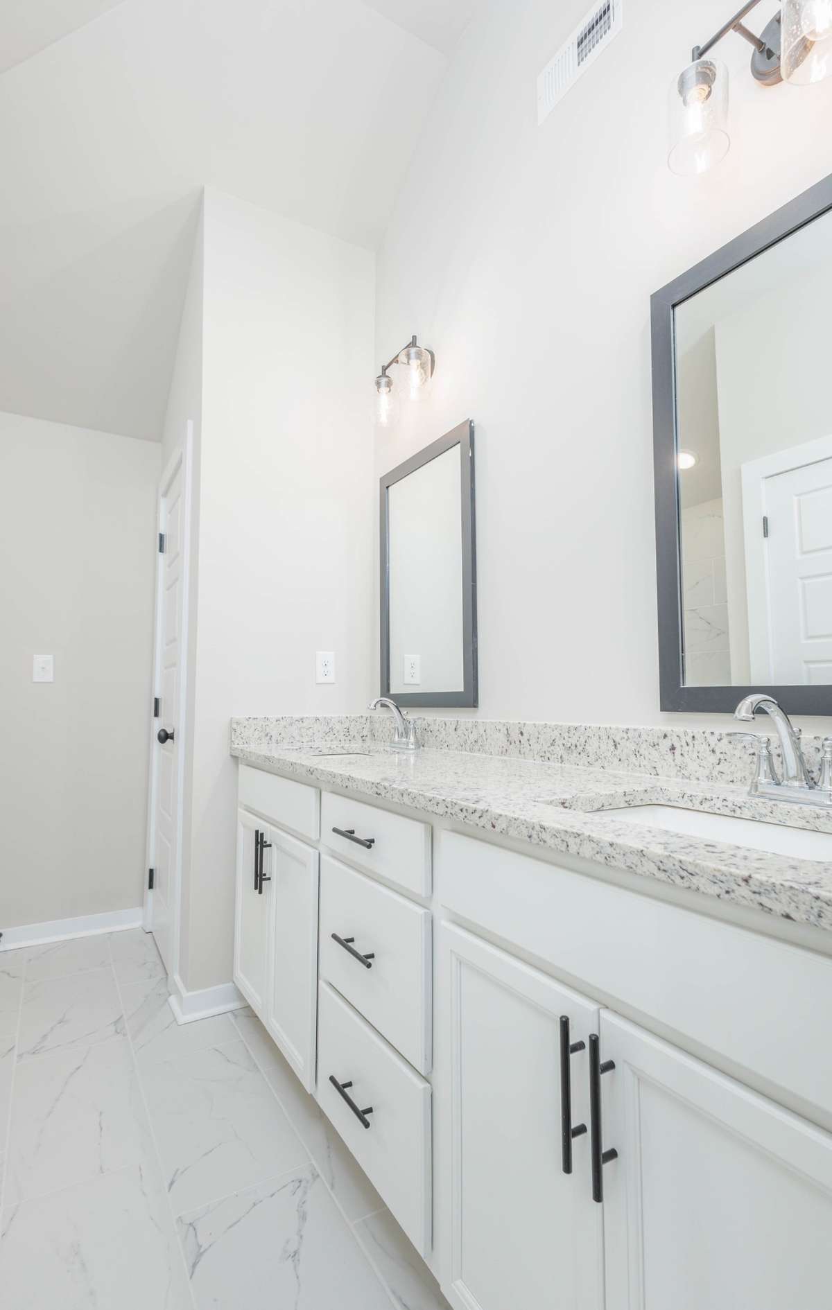 REPRESENTATION ONLY | PHOTOS FROM A PREVIOUSLY BUILT HOME OF THE SAME FLOOR PLAN