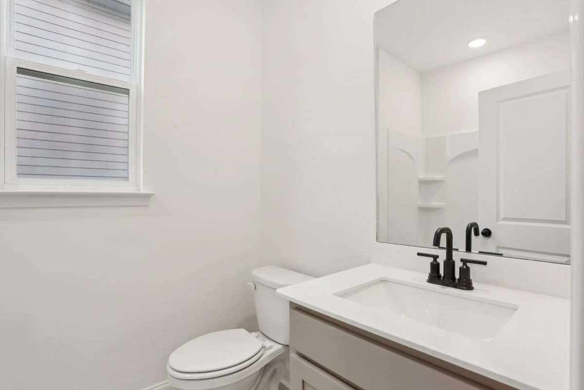 Blake guest bathroom. Photos of similar home, same plan. Options may vary.