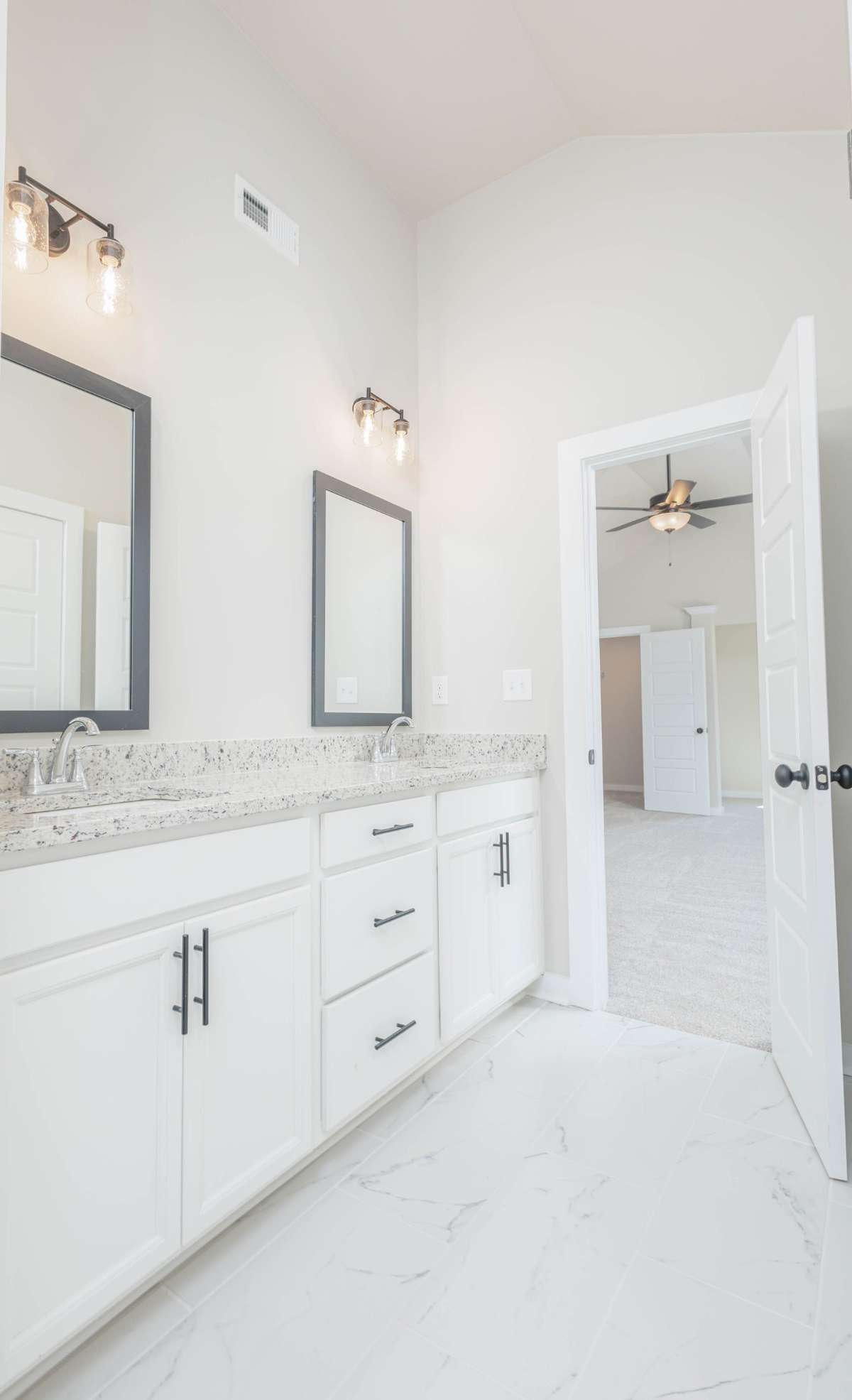VREPRESENTATION ONLY | PHOTOS FROM A PREVIOUSLY BUILT HOME OF THE SAME FLOOR PLAN