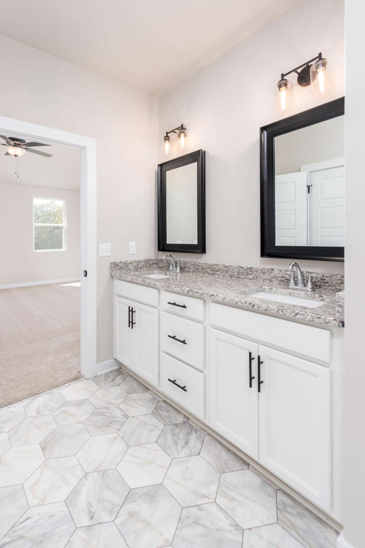 REPRESENTATION ONLY | PHOTOS FROM A PREVIOUSLY BUILT HOME OF THE SAME FLOOR PLAN