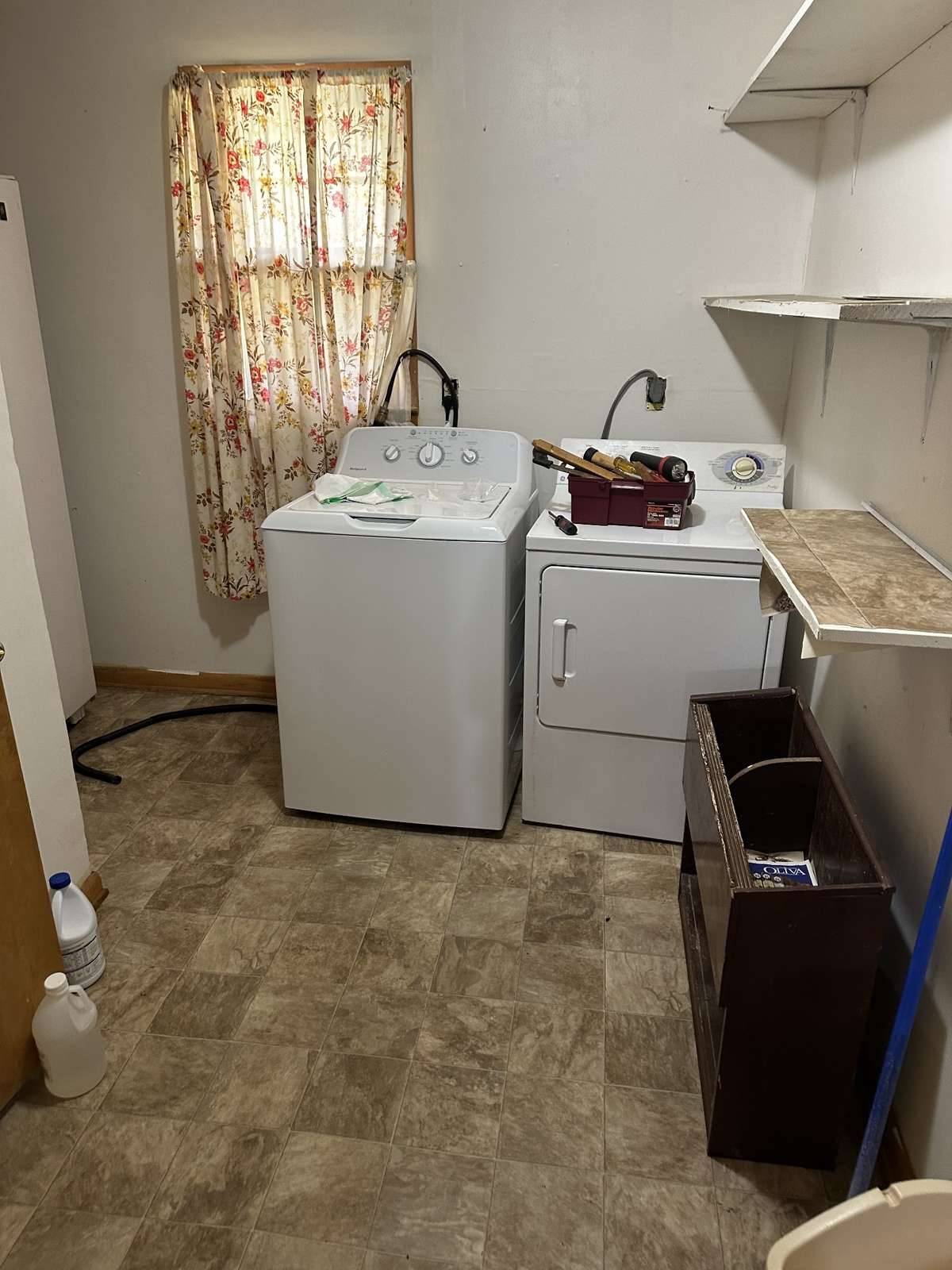Washer & Dryer Stays.