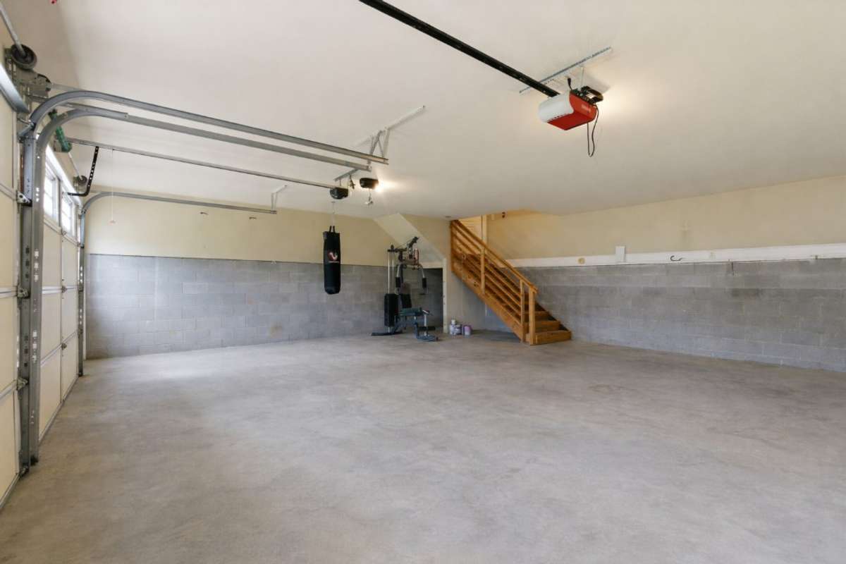 Edited to remove some minor debris on floor