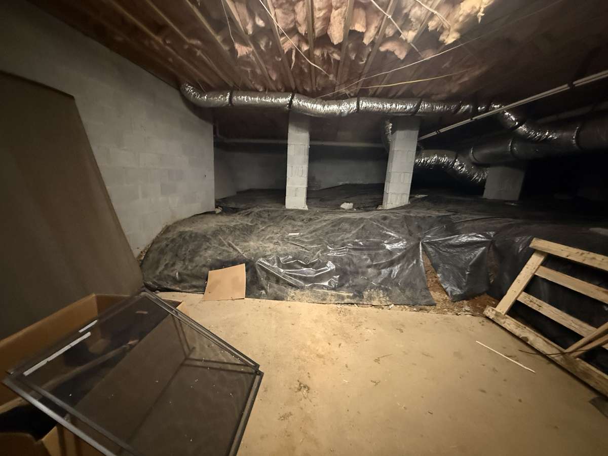 Large hidden workshop in back of garage