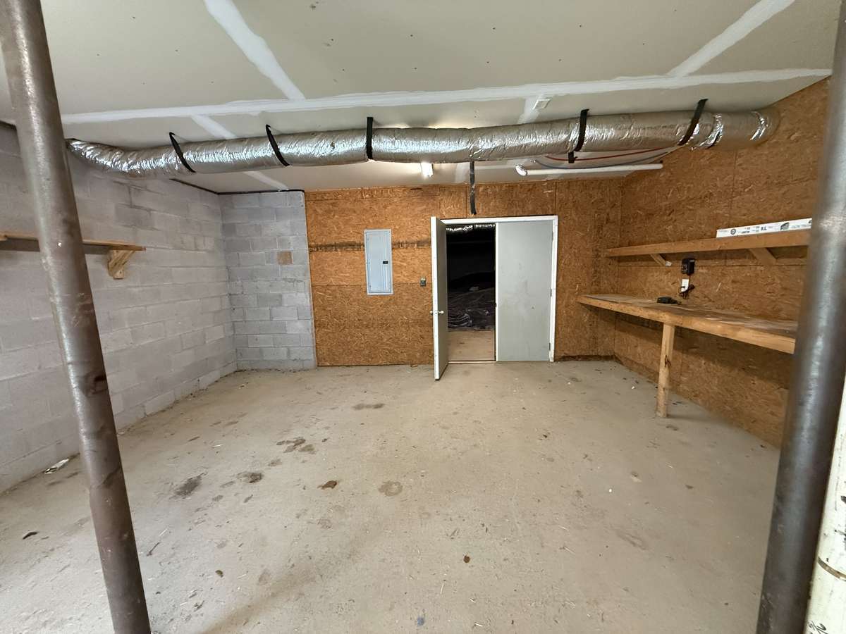 Large hidden workshop in back of garage