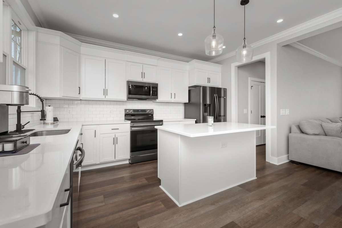 Different angle showing just how much space this kitchen really has.