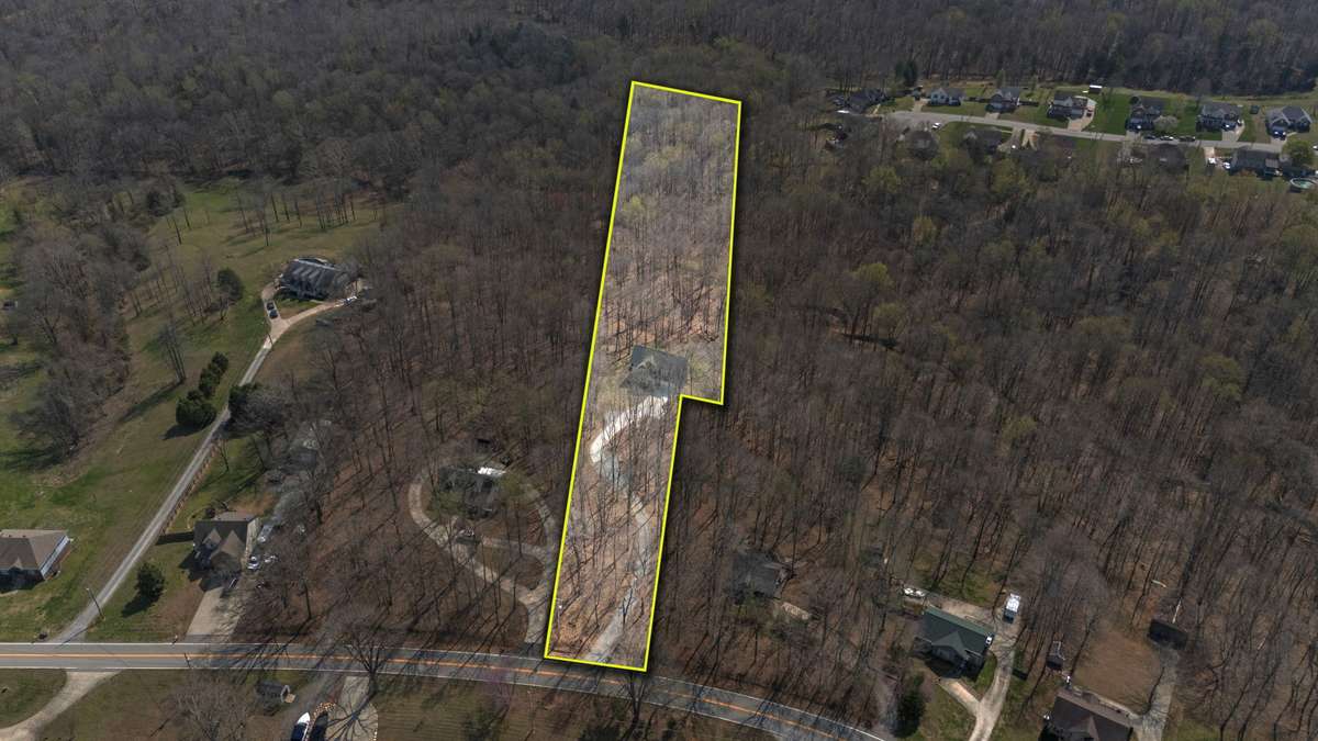 A bird’s-eye view to help you see how the property lays out.
