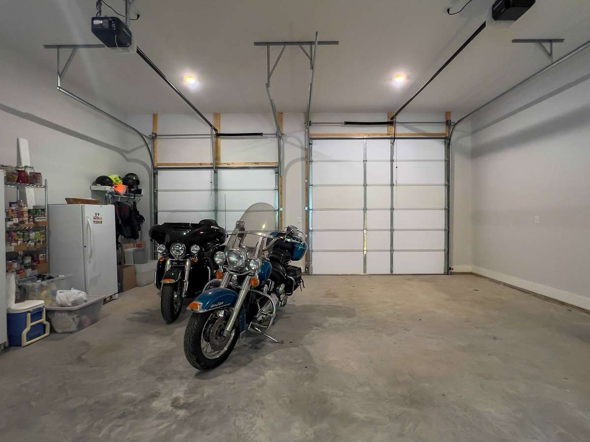 HEATED garage! Tall Oversized Bay door for Larger Vehicles, RV, etc.