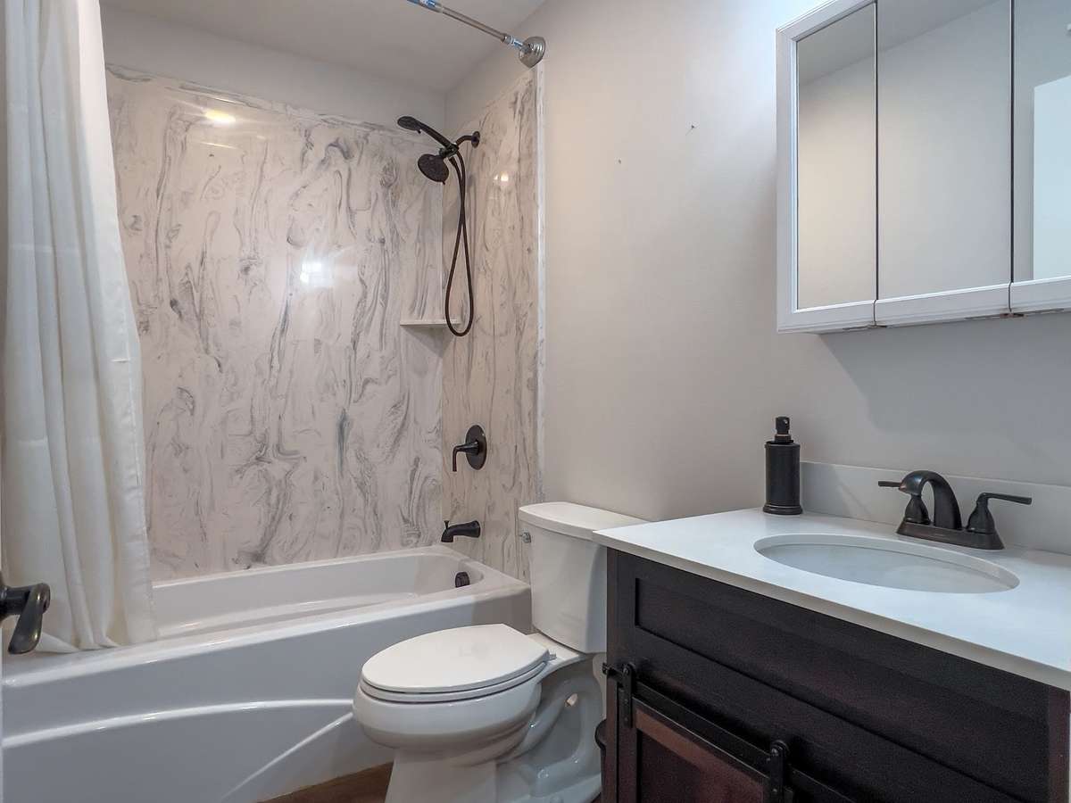 2nd Primary Suite Private Bath!