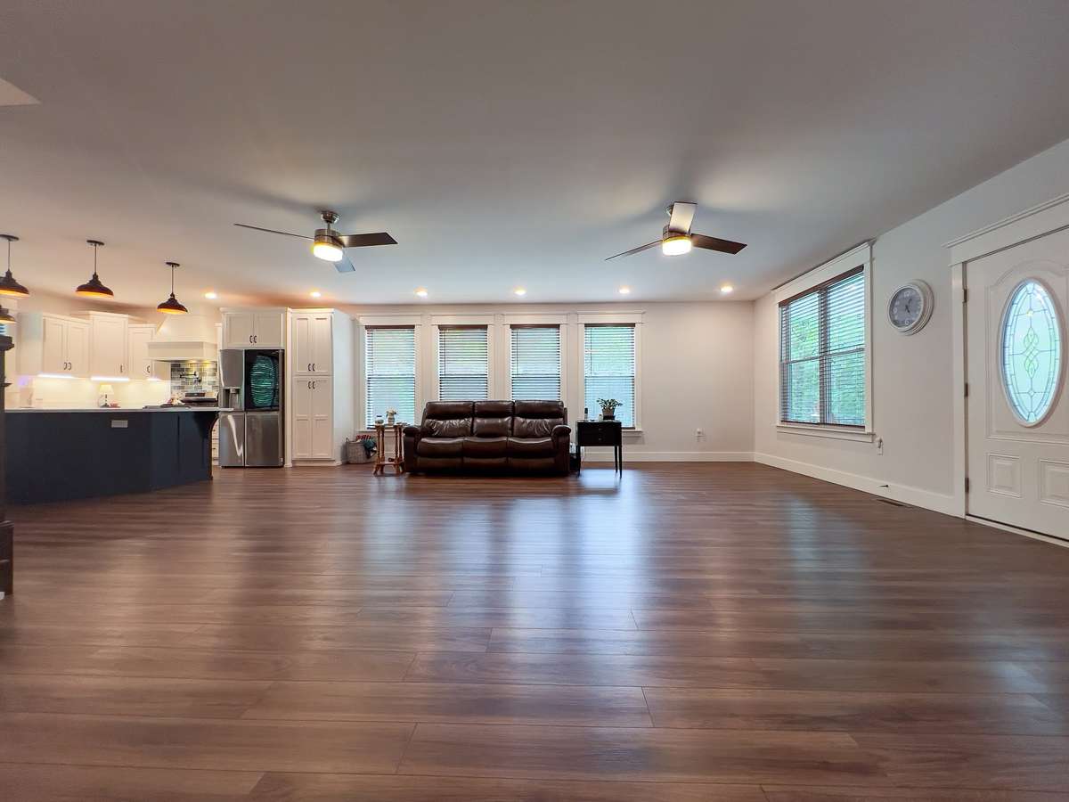 Huge and spacious Open Concept Living - 9 ft ceilings!