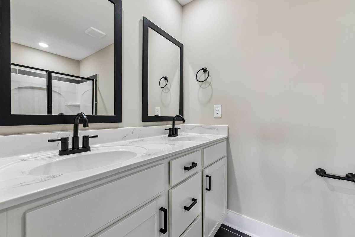 Sample photos from a previous build showing the Braxton Floor Plan.  Materials and colors are subject to change without notice.