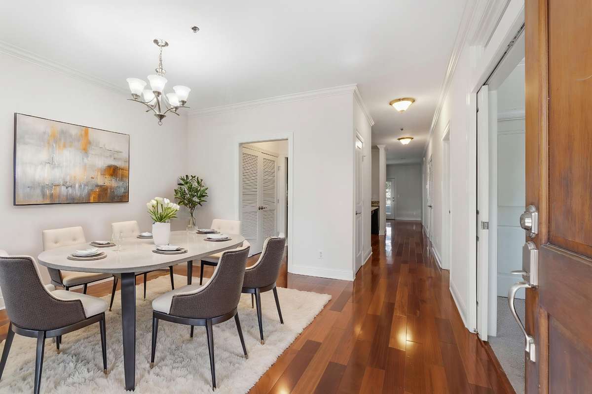 Virtually staged dining room