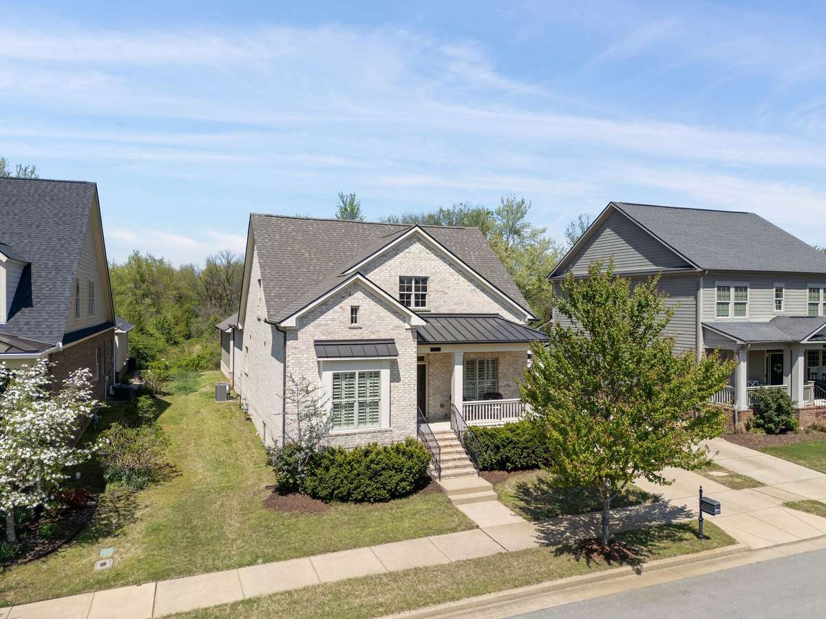 Welcome to 804 Charming Ct in amazing Franklin, Tn!!