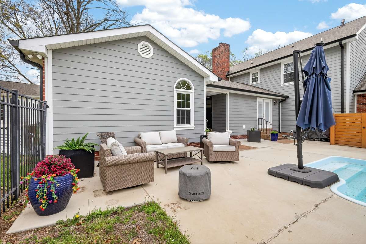 PLENTY OF OUTDOOR ENTERTAINING SPACE