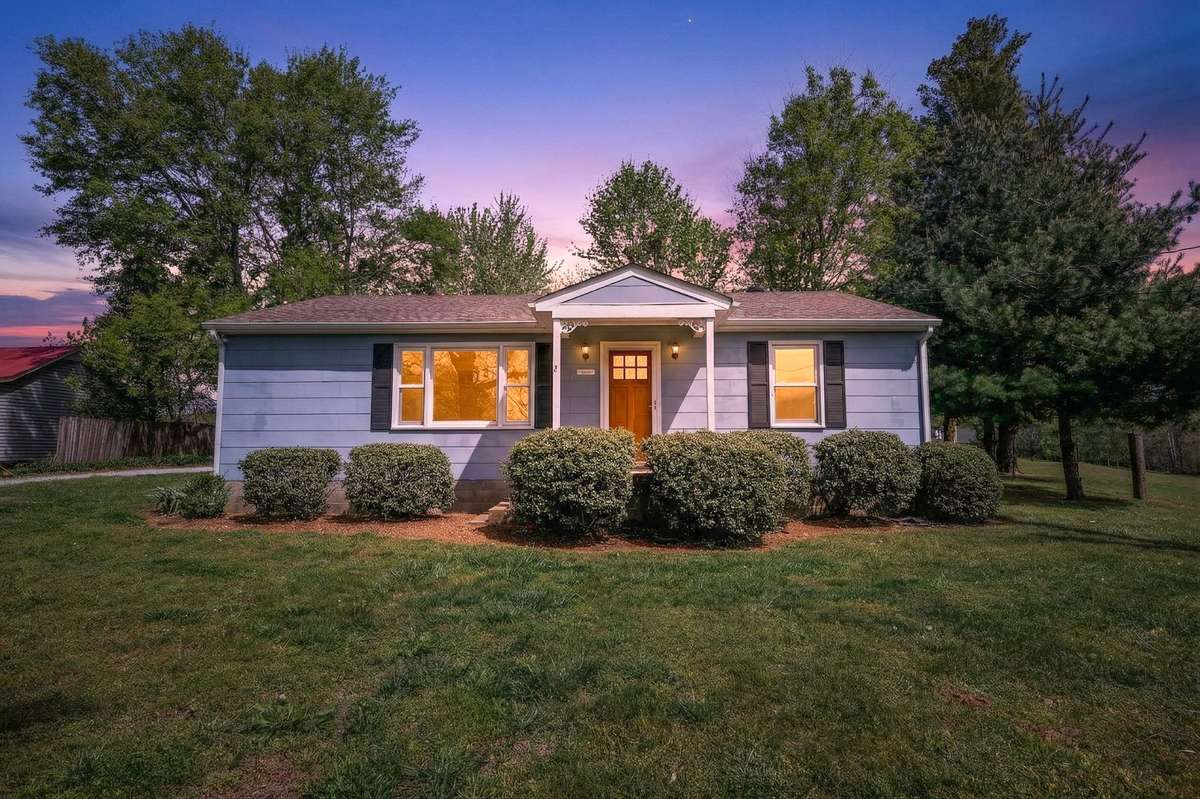 Guest House (In-law House) Has 2 bedrooms and 1 bathroom on 1 level with 1150SqFt