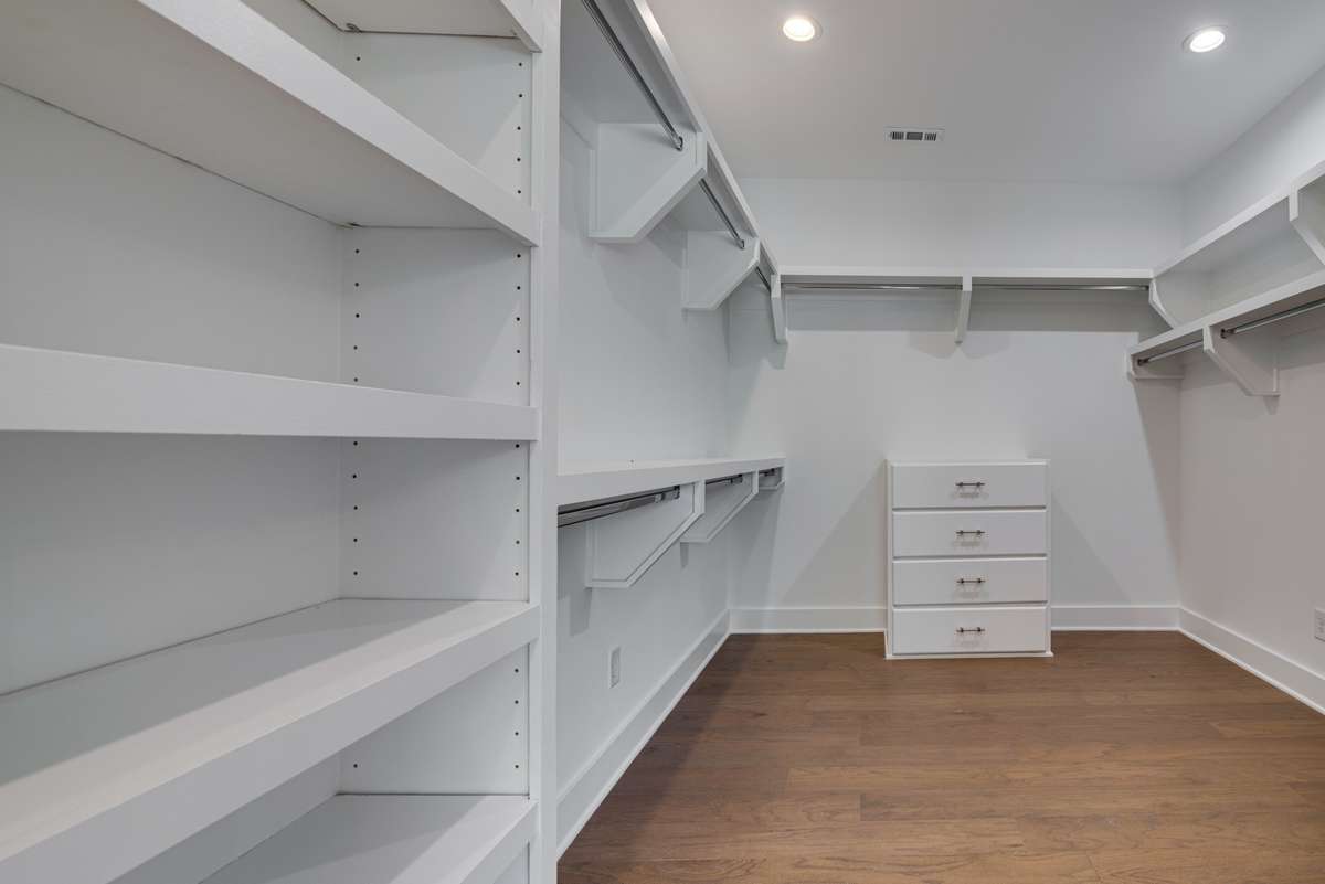 Photos of similar unit.