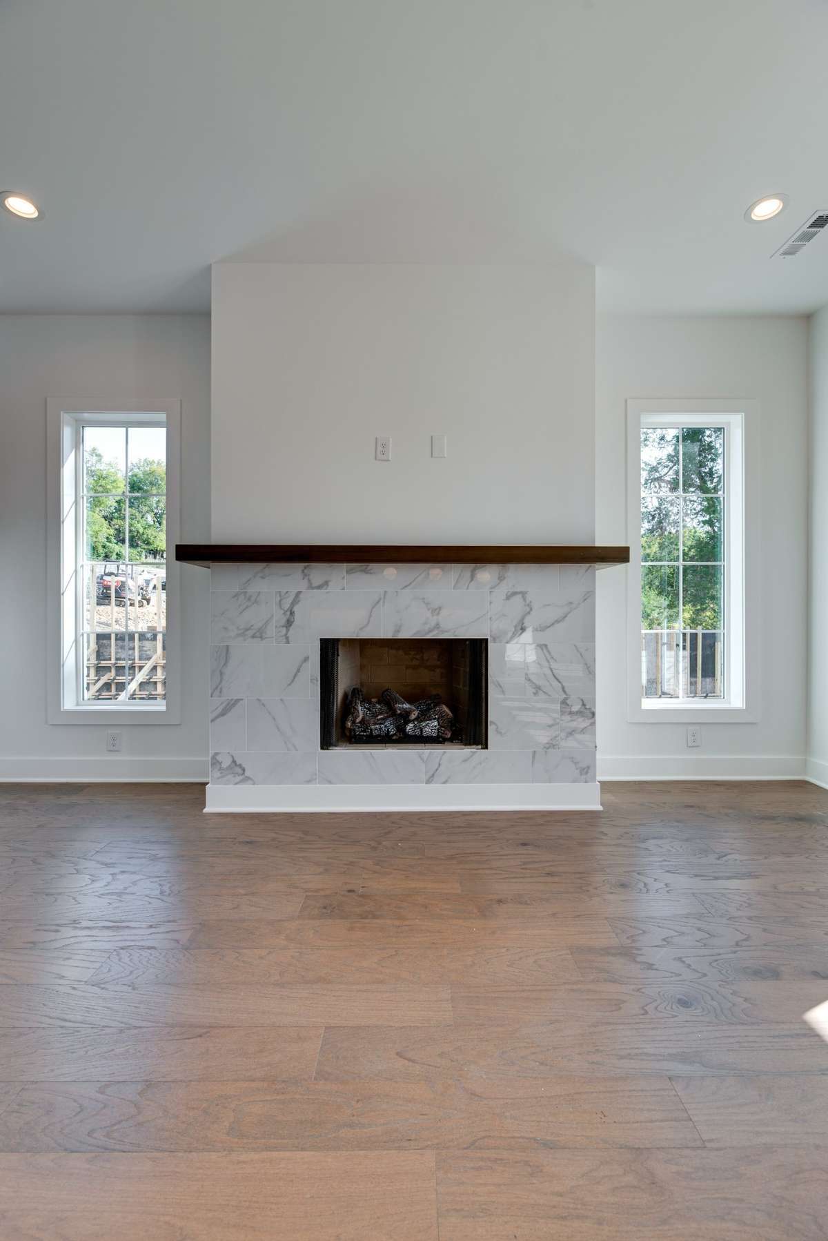 Photos of similar unit.