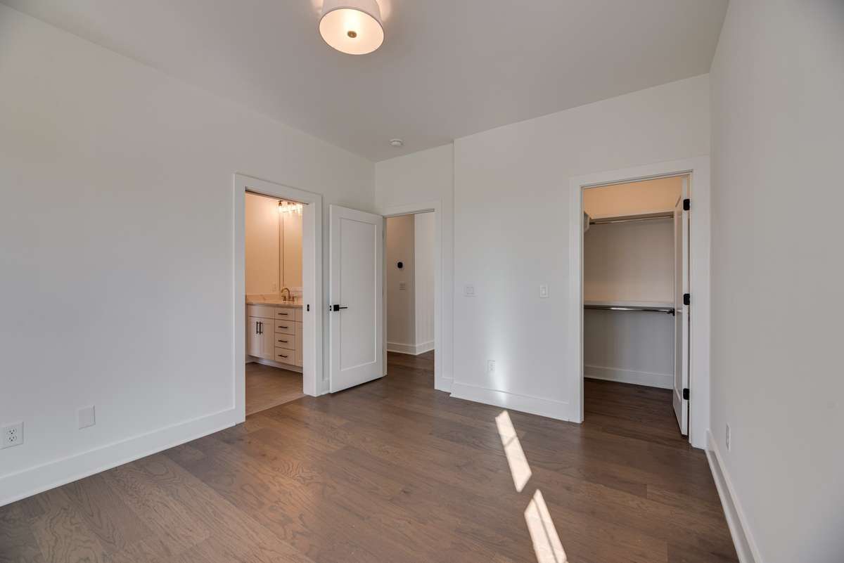 Photos of similar unit.