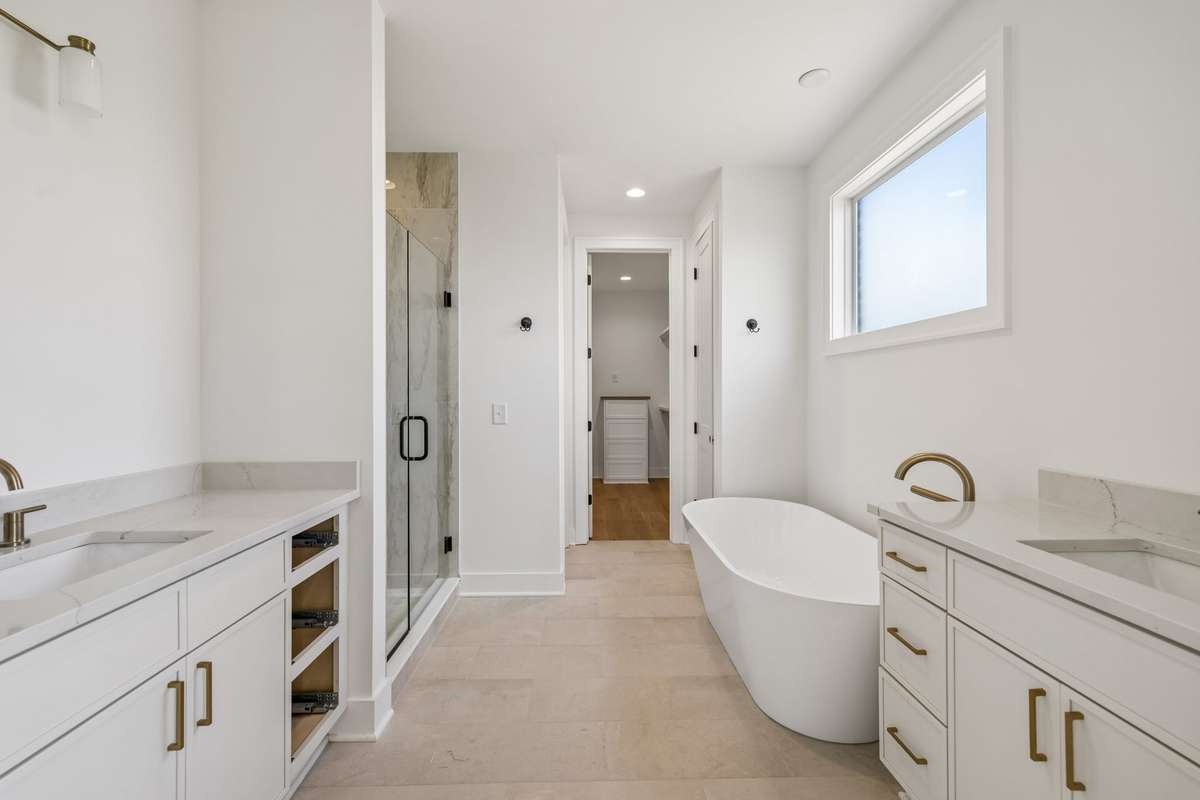 Primary Bath - Mirrors and Drawers Missing Are on Order