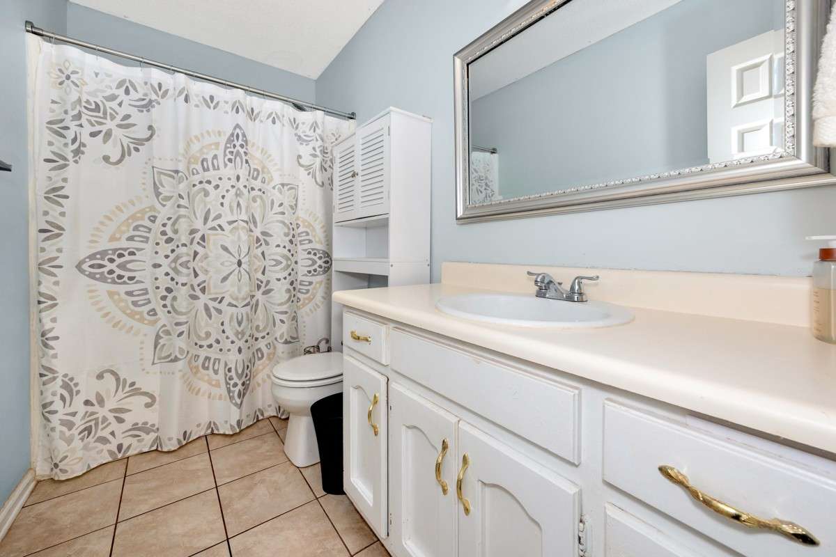 Full Bath- tile flooring