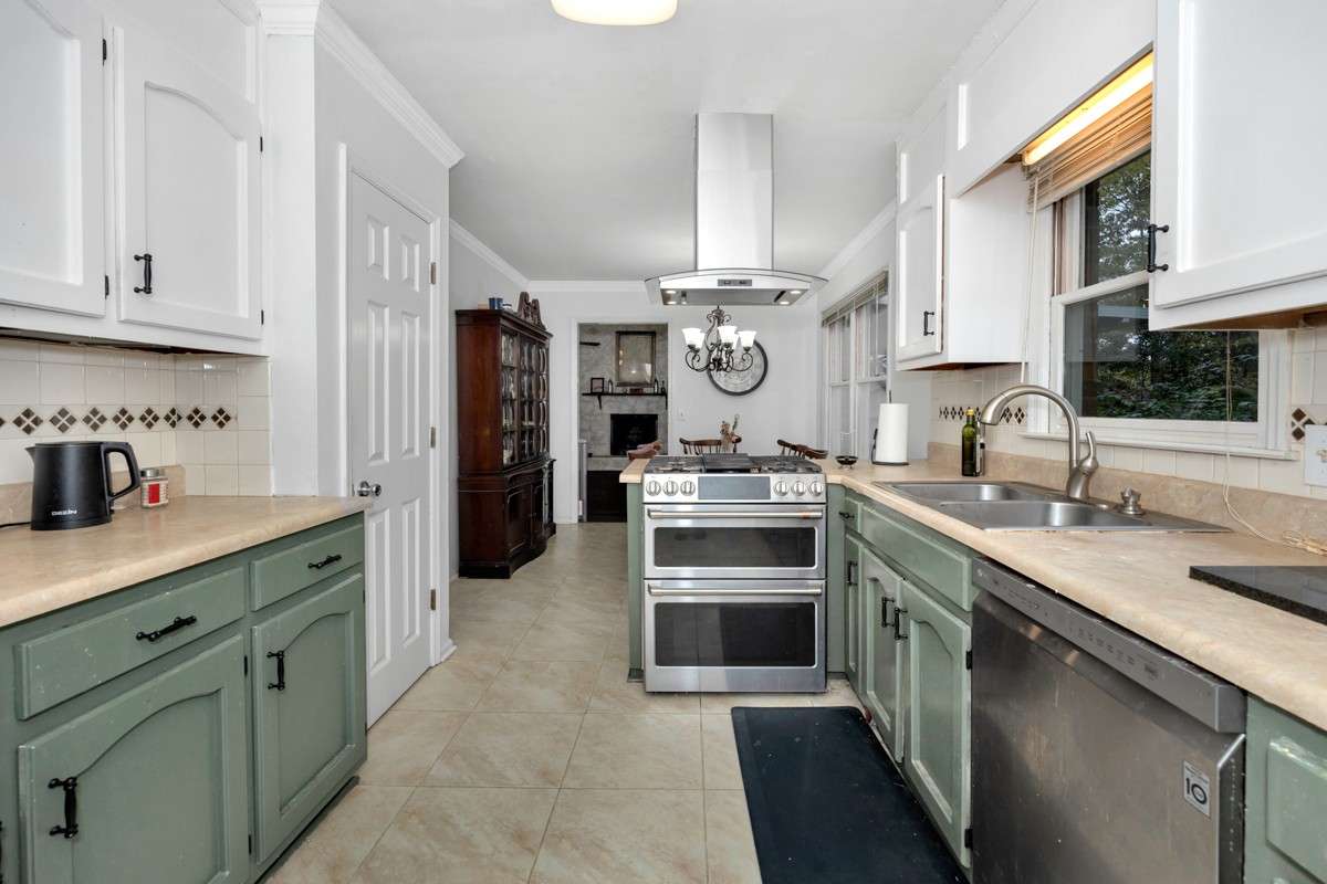 Kitchen- tile flooring & backsplash, stainless steel appliances: dishwasher, double oven, gas stove