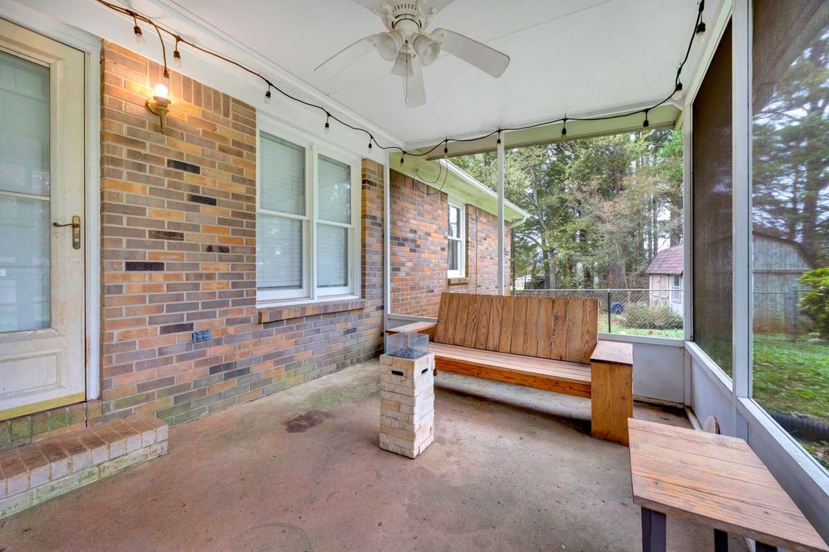 Screened Patio- covered patio with ceiling fan