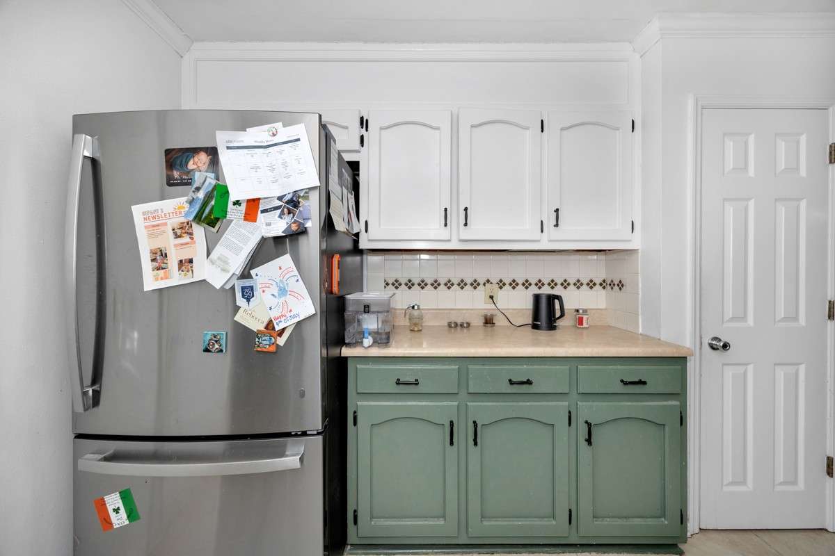Kitchen- tile flooring & backsplash, stainless steel appliances: dishwasher, double oven, gas stove