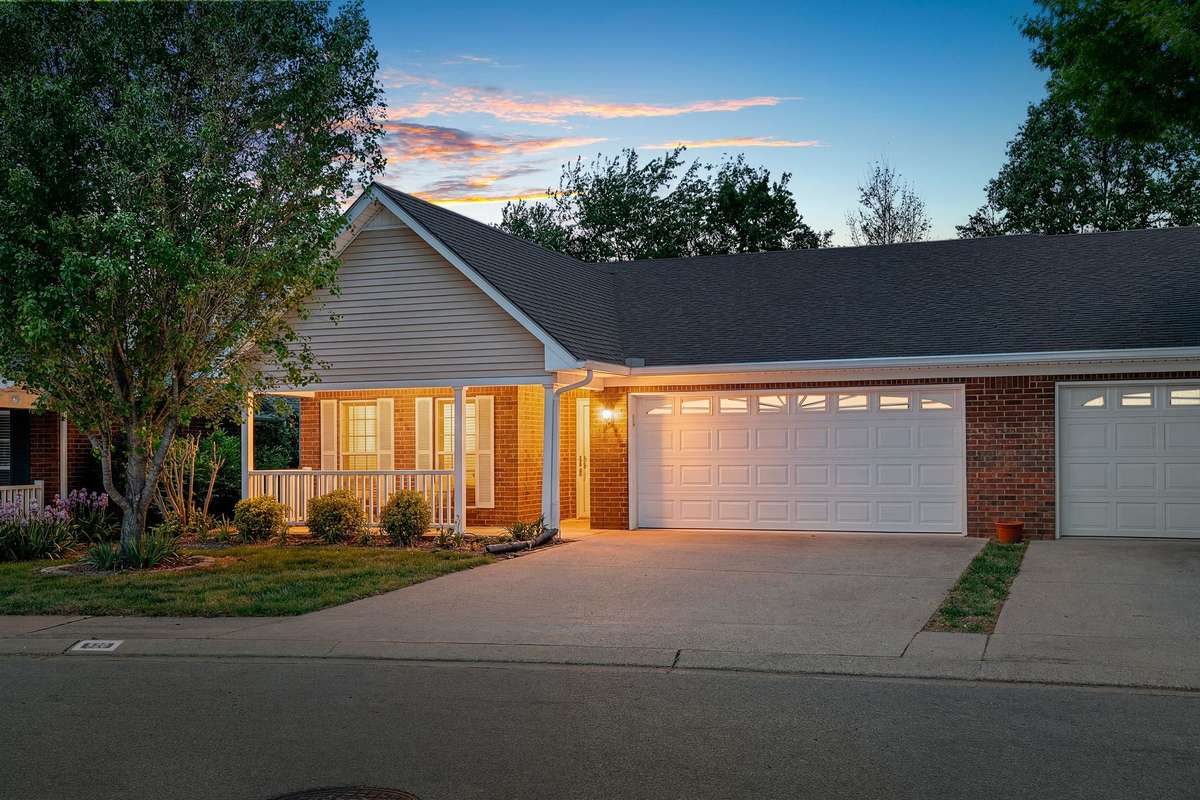 Welcome home to 520 Forest Glen Cir!