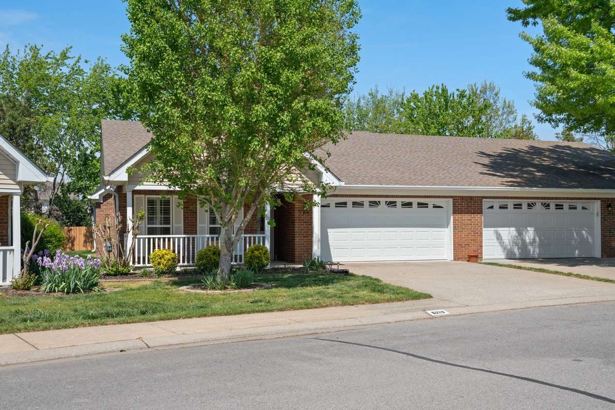 Well-maintained exterior and landscaping!