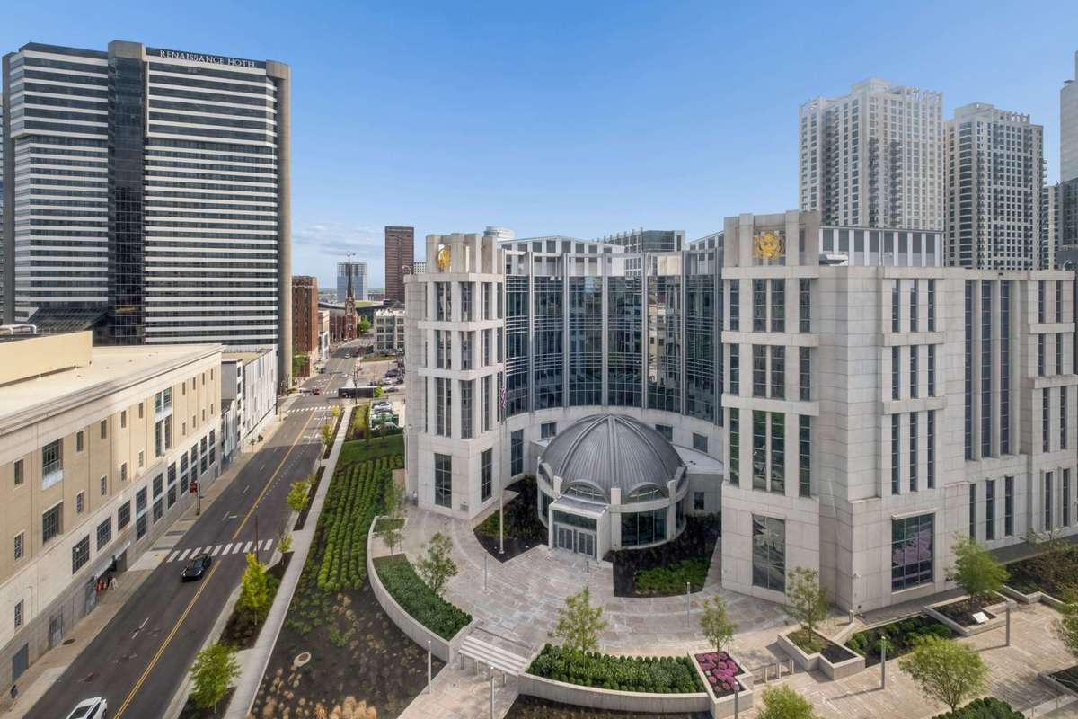 Stunning views right outside your window showcase the newer courthouse, 7th Avenue, and Church Street.