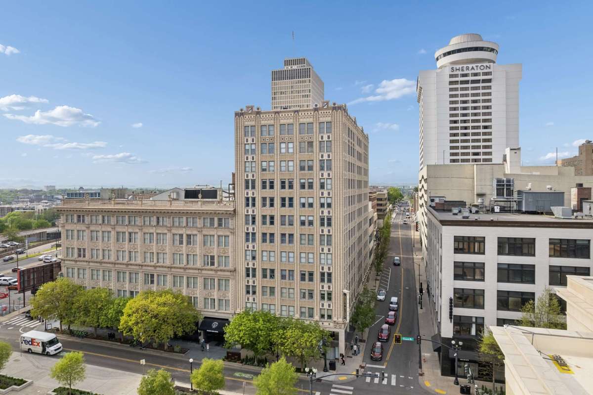Located on the 9th floor, it offers fantastic views stretching all the way to the convention center and beyond.