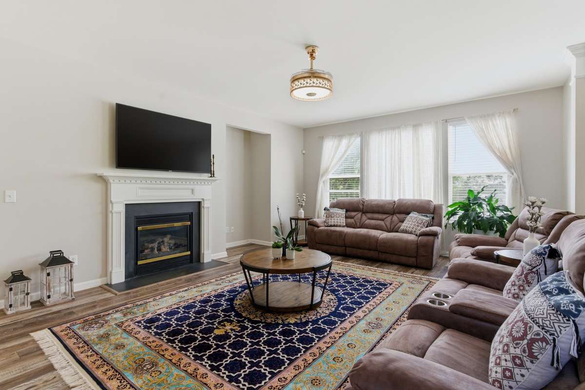Spacious Great Room, Open Floor plan with lots of natural light.