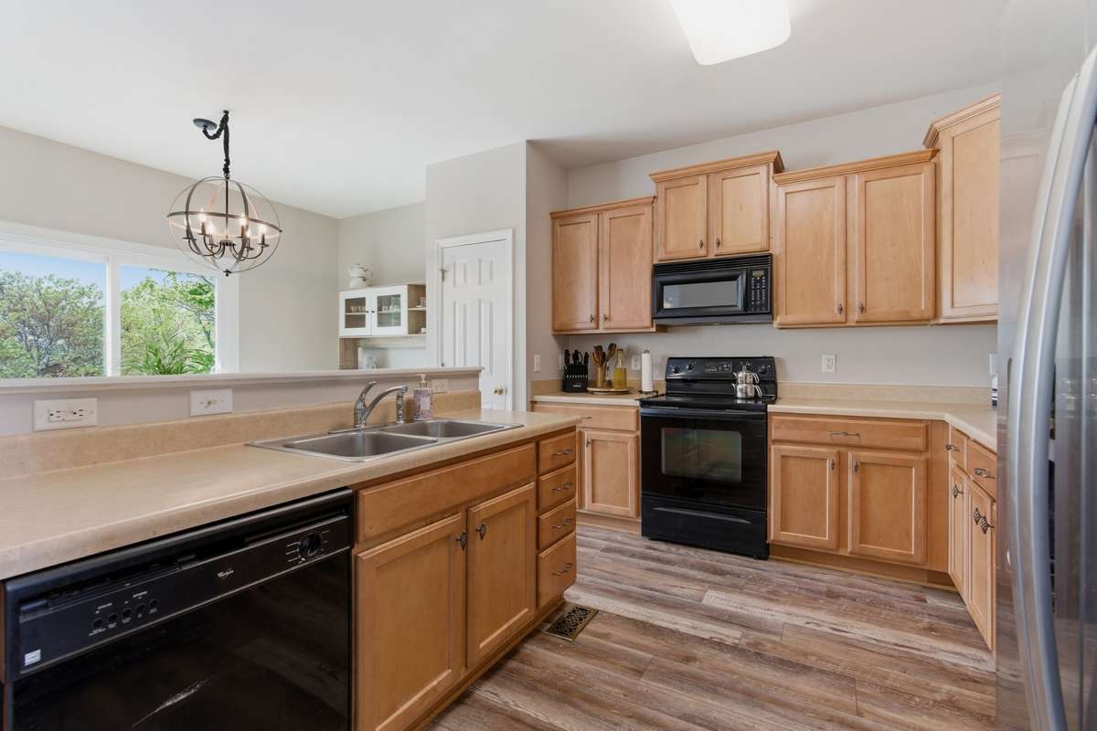 Eat-in Kitchen